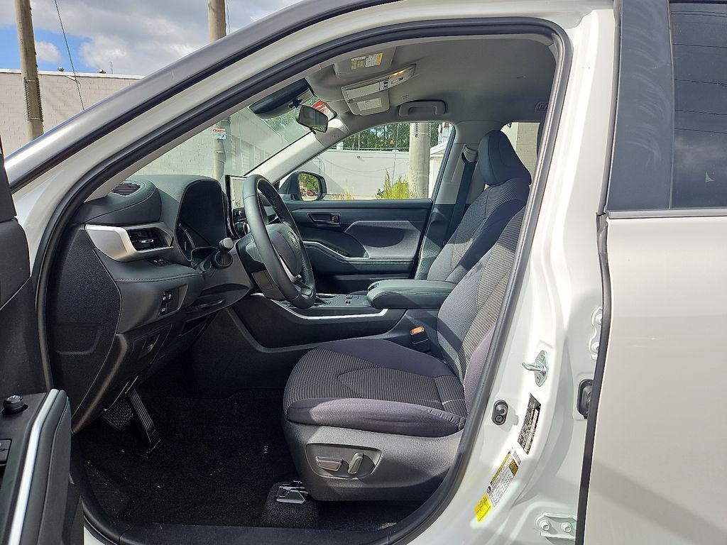 used 2023 Toyota Highlander car, priced at $33,438