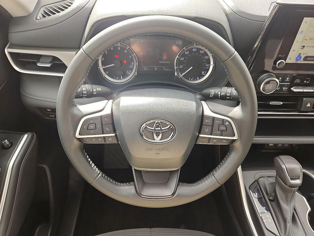 used 2023 Toyota Highlander car, priced at $33,438