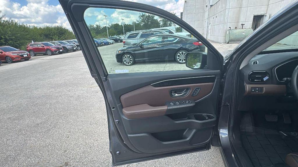 used 2024 Honda Pilot car, priced at $47,999