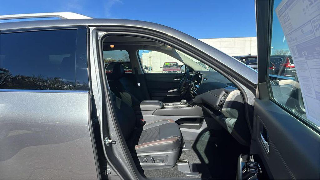 new 2025 Nissan Pathfinder car, priced at $50,346