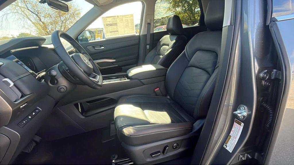 new 2025 Nissan Pathfinder car, priced at $50,346