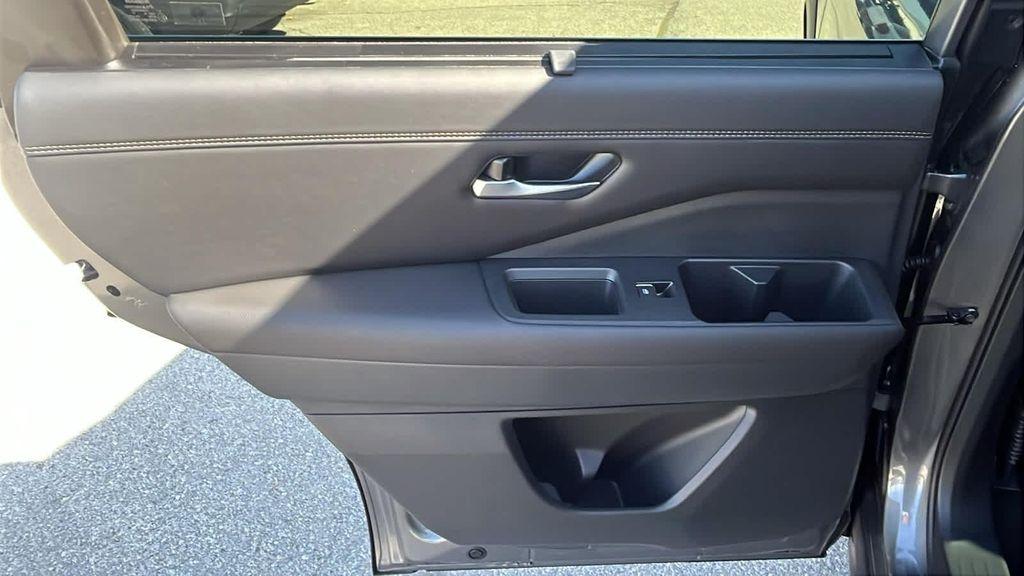 new 2025 Nissan Pathfinder car, priced at $50,346