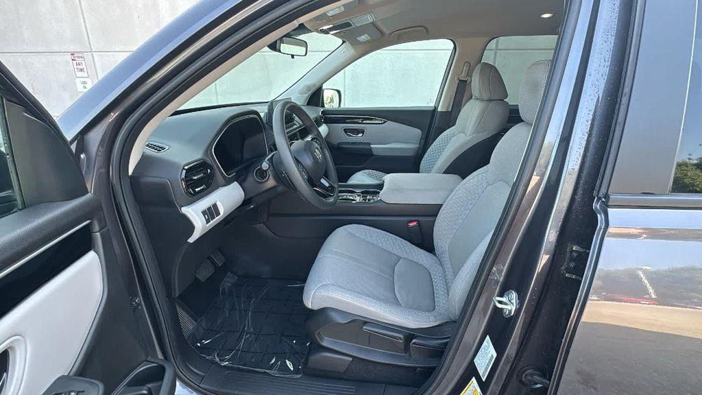 used 2023 Honda Pilot car, priced at $34,999