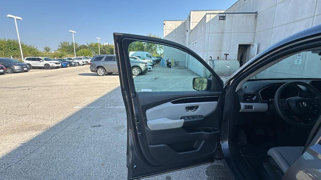 used 2023 Honda Pilot car, priced at $34,999