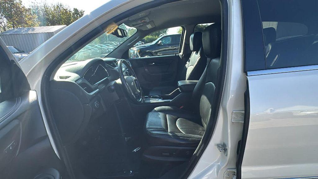 used 2015 Chevrolet Traverse car, priced at $9,999