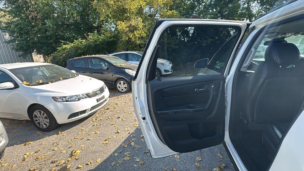 used 2015 Chevrolet Traverse car, priced at $9,999