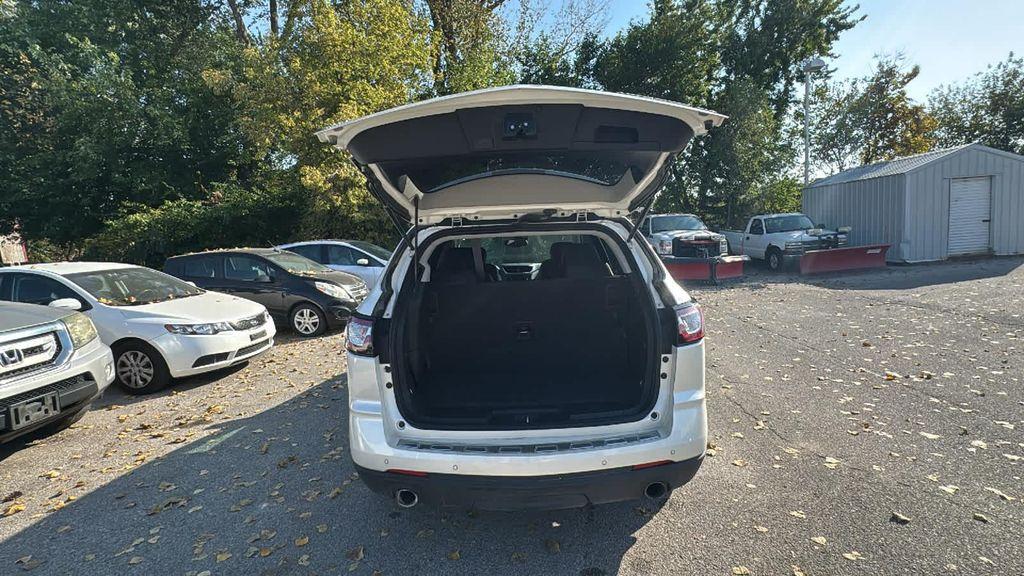used 2015 Chevrolet Traverse car, priced at $9,999