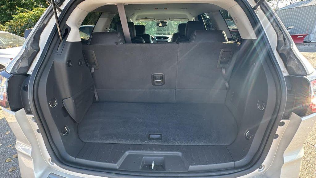 used 2015 Chevrolet Traverse car, priced at $9,999