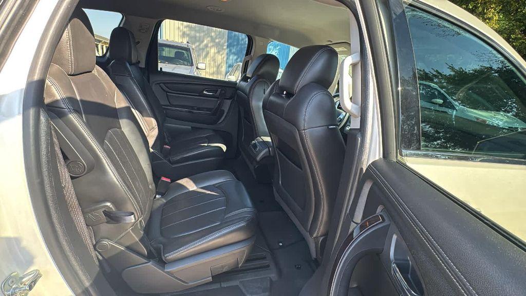 used 2015 Chevrolet Traverse car, priced at $9,999