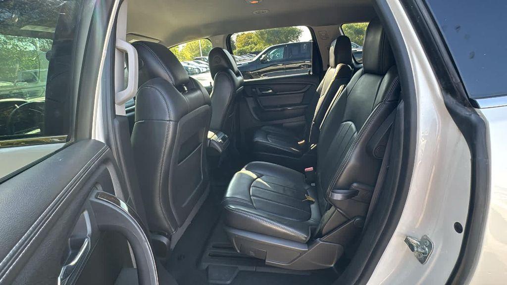 used 2015 Chevrolet Traverse car, priced at $9,999