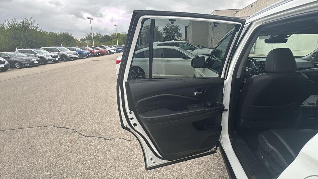 used 2022 Honda Pilot car, priced at $35,999