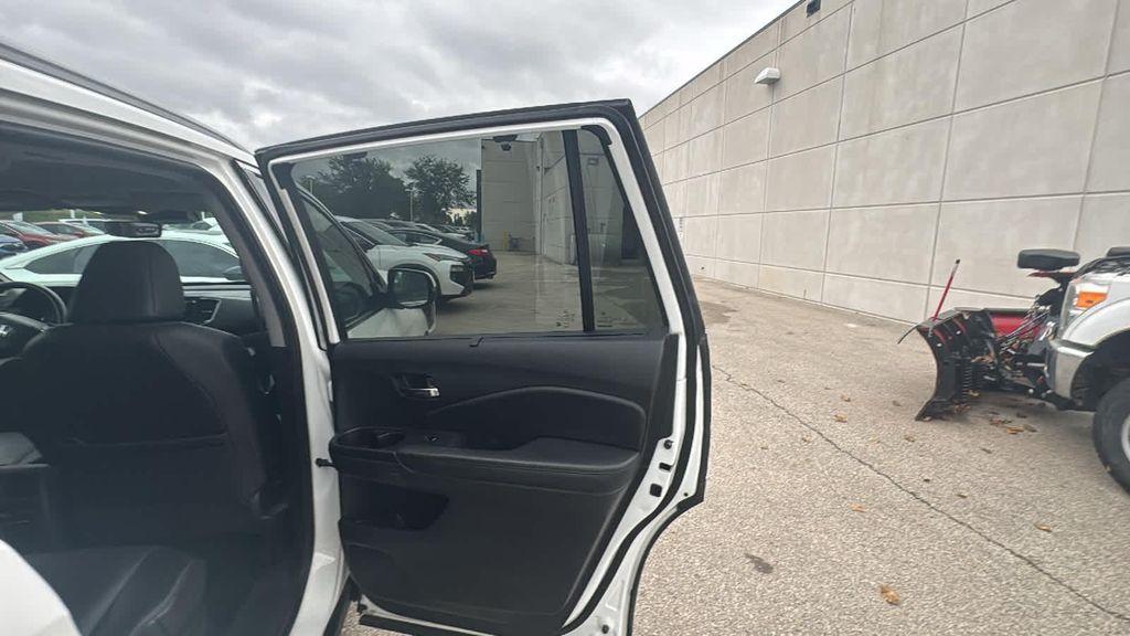 used 2022 Honda Pilot car, priced at $35,999