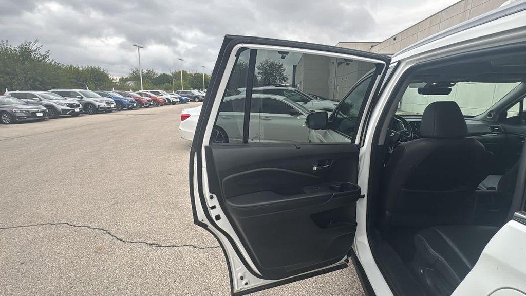 used 2022 Honda Pilot car, priced at $35,999