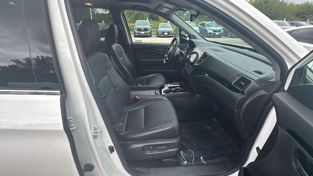 used 2022 Honda Pilot car, priced at $35,999