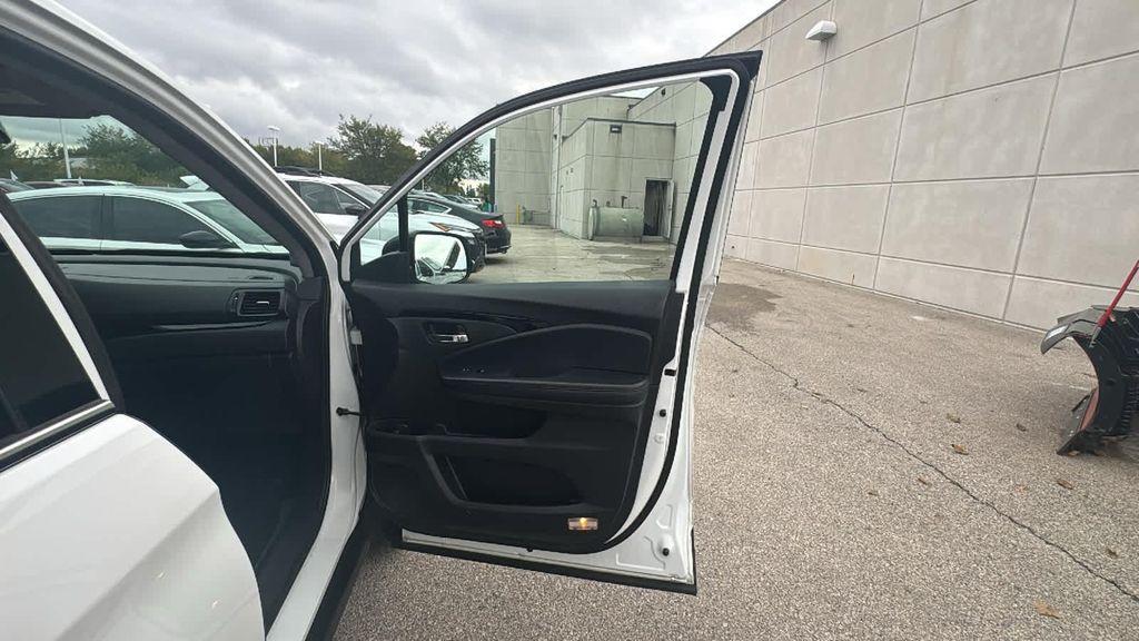 used 2022 Honda Pilot car, priced at $35,999