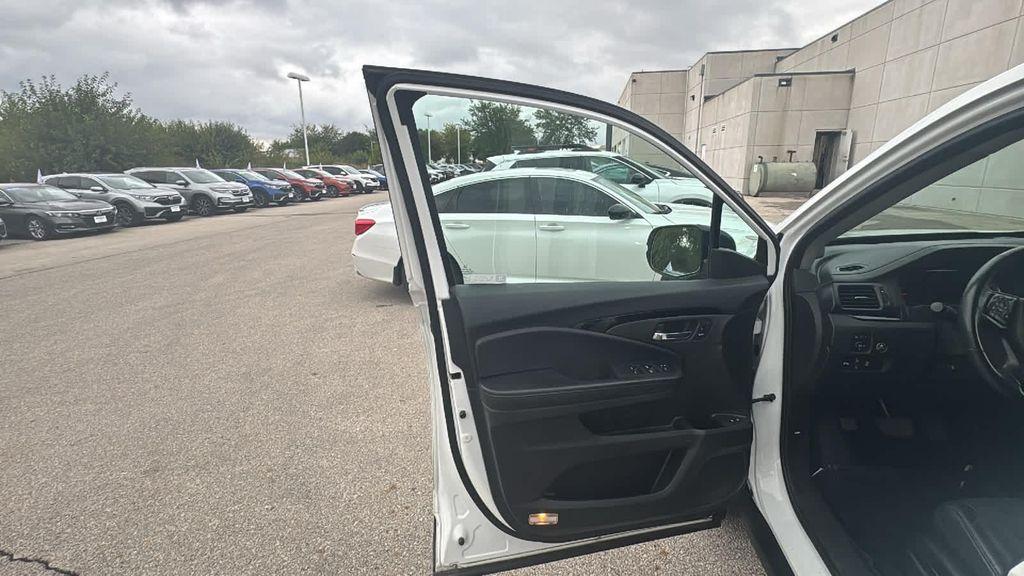 used 2022 Honda Pilot car, priced at $35,999