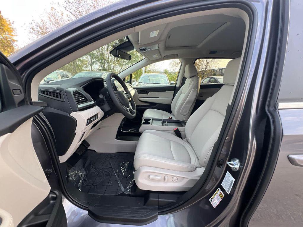 new 2026 Honda Odyssey car, priced at $44,290