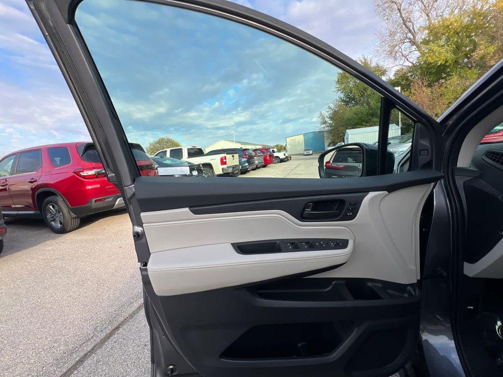 new 2026 Honda Odyssey car, priced at $44,290