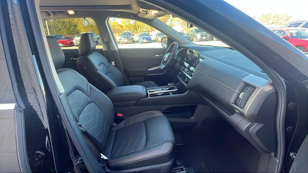 new 2025 Nissan Pathfinder car, priced at $50,432