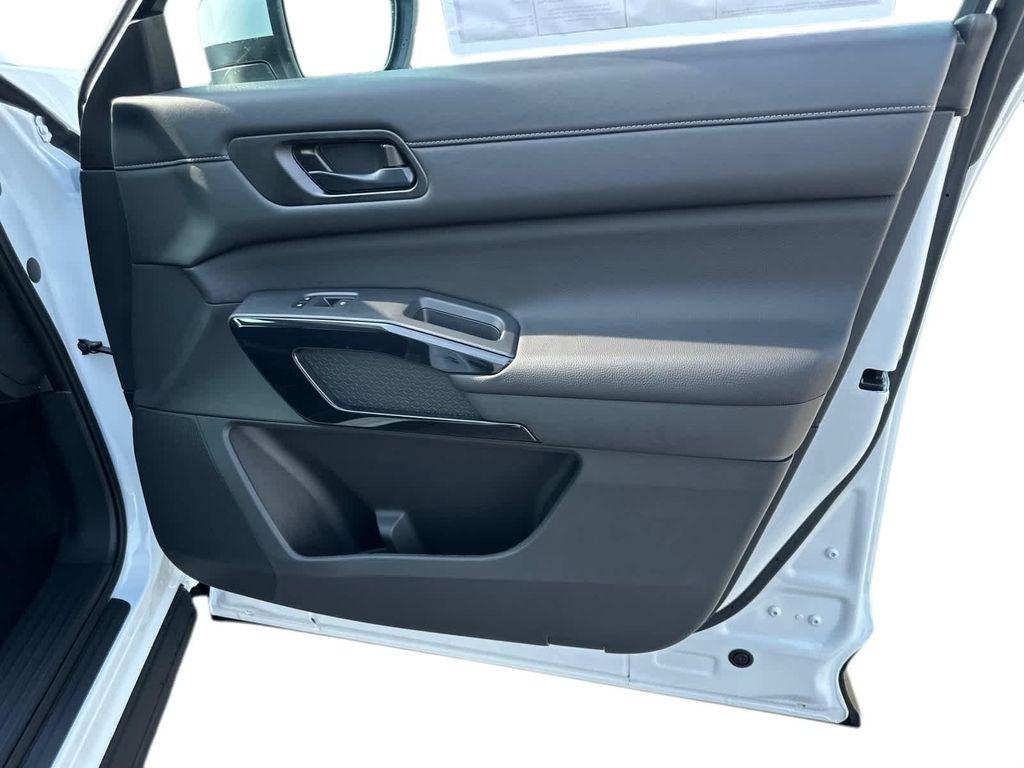 new 2025 Nissan Pathfinder car, priced at $40,978