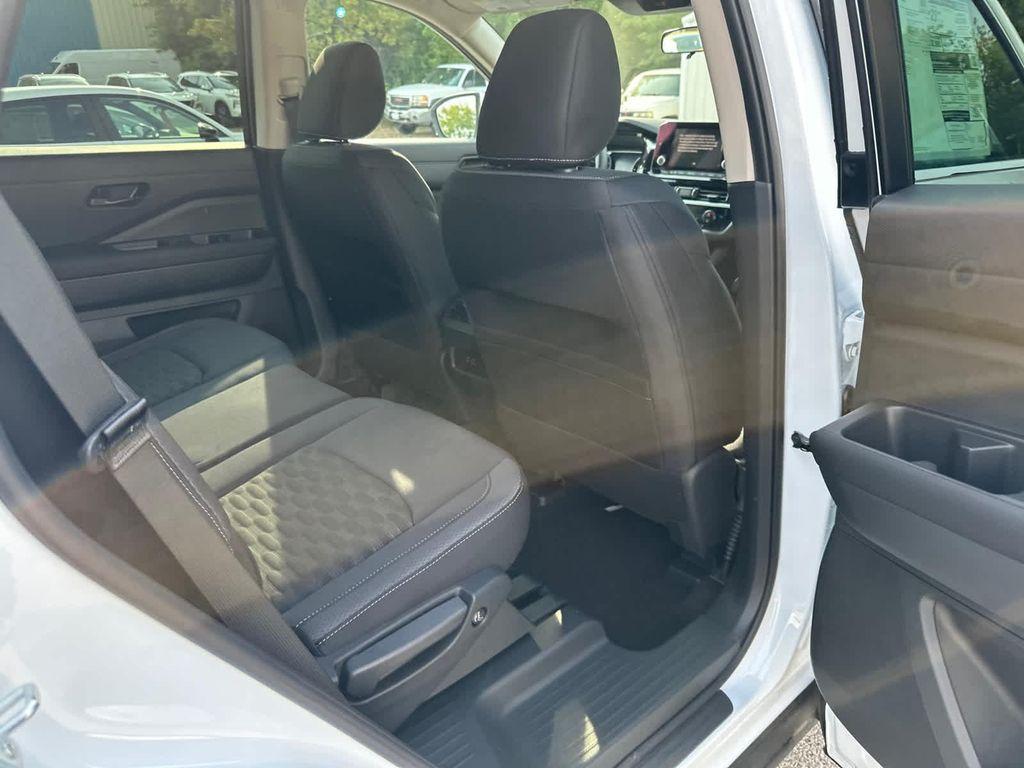 new 2025 Nissan Pathfinder car, priced at $40,978