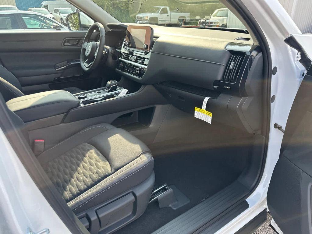 new 2025 Nissan Pathfinder car, priced at $40,978