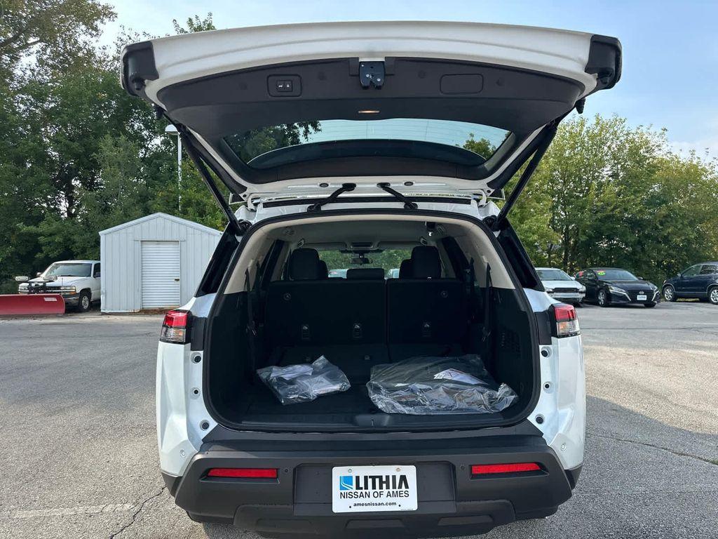 new 2025 Nissan Pathfinder car, priced at $40,978