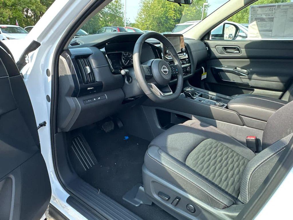 new 2025 Nissan Pathfinder car, priced at $40,978