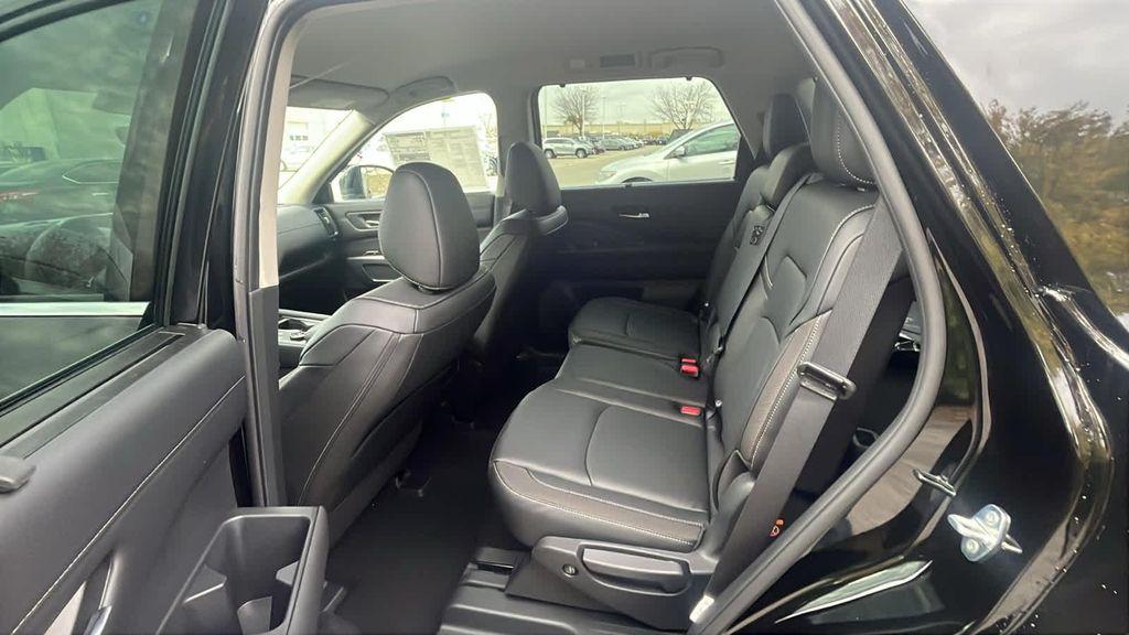 new 2025 Nissan Pathfinder car, priced at $44,126