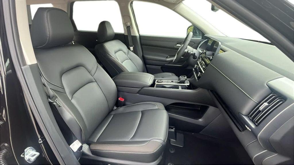 new 2025 Nissan Pathfinder car, priced at $44,126