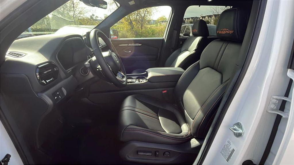 new 2025 Honda Pilot car, priced at $51,350