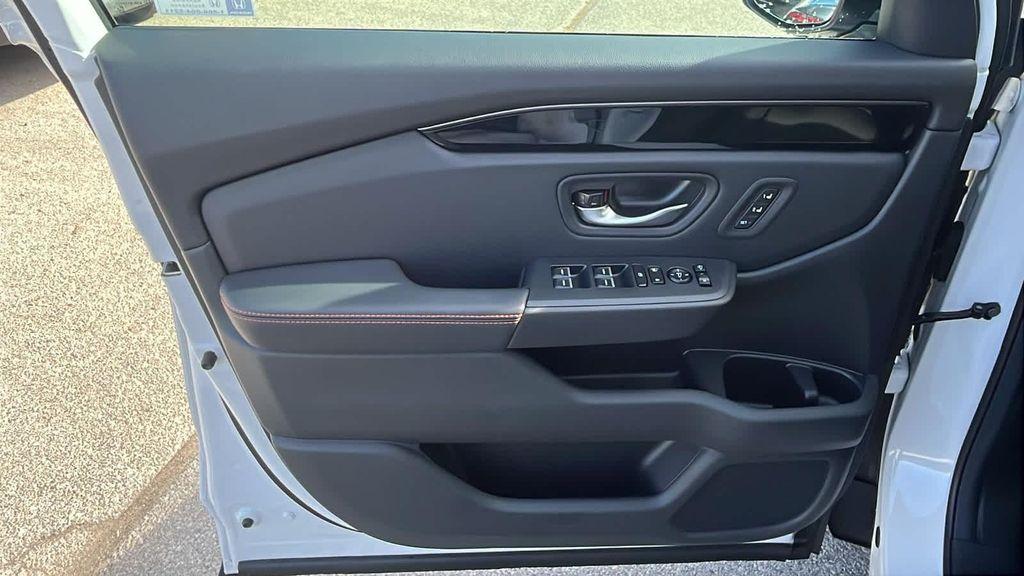 new 2025 Honda Pilot car, priced at $51,350