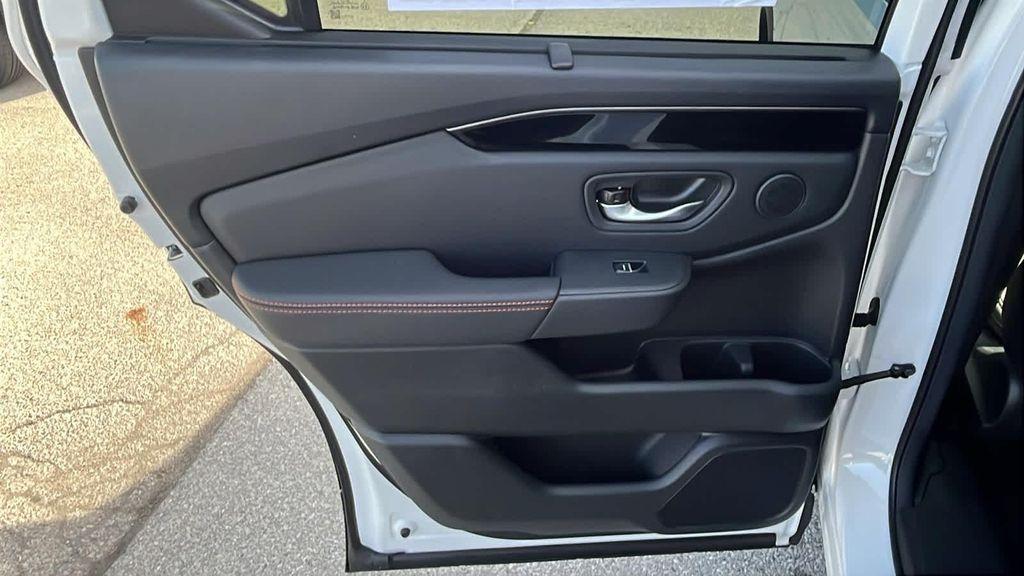 new 2025 Honda Pilot car, priced at $51,350