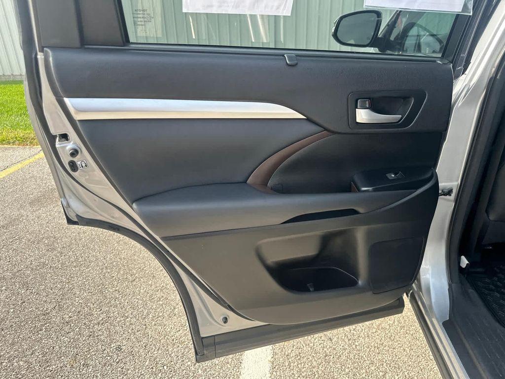 used 2014 Toyota Highlander car, priced at $16,999