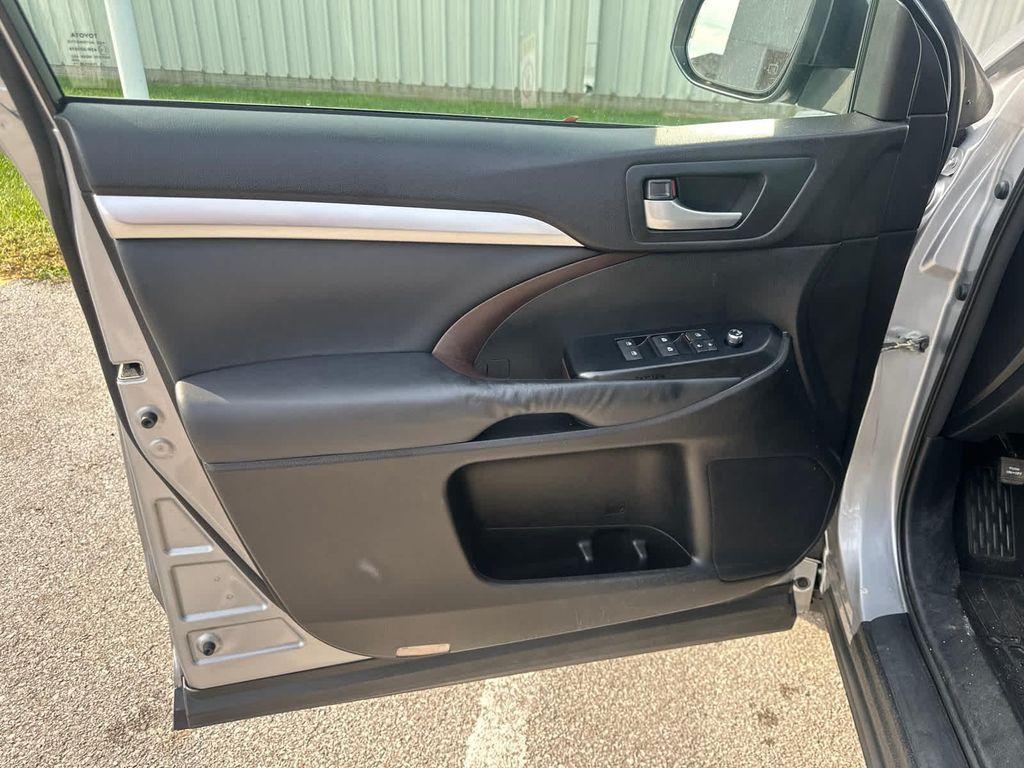 used 2014 Toyota Highlander car, priced at $16,999