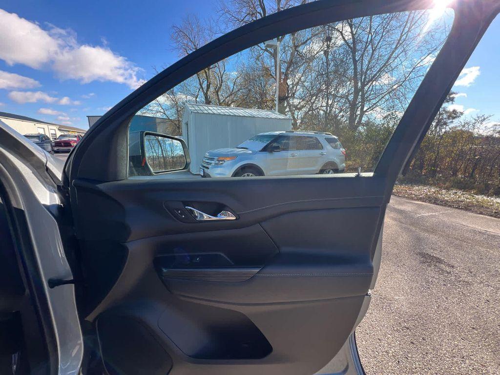 used 2023 GMC Acadia car, priced at $30,999