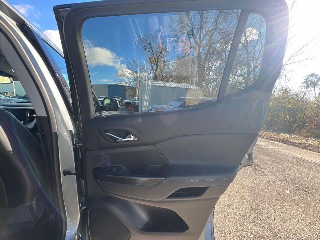 used 2023 GMC Acadia car, priced at $30,999