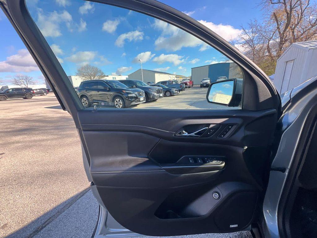 used 2023 GMC Acadia car, priced at $30,999