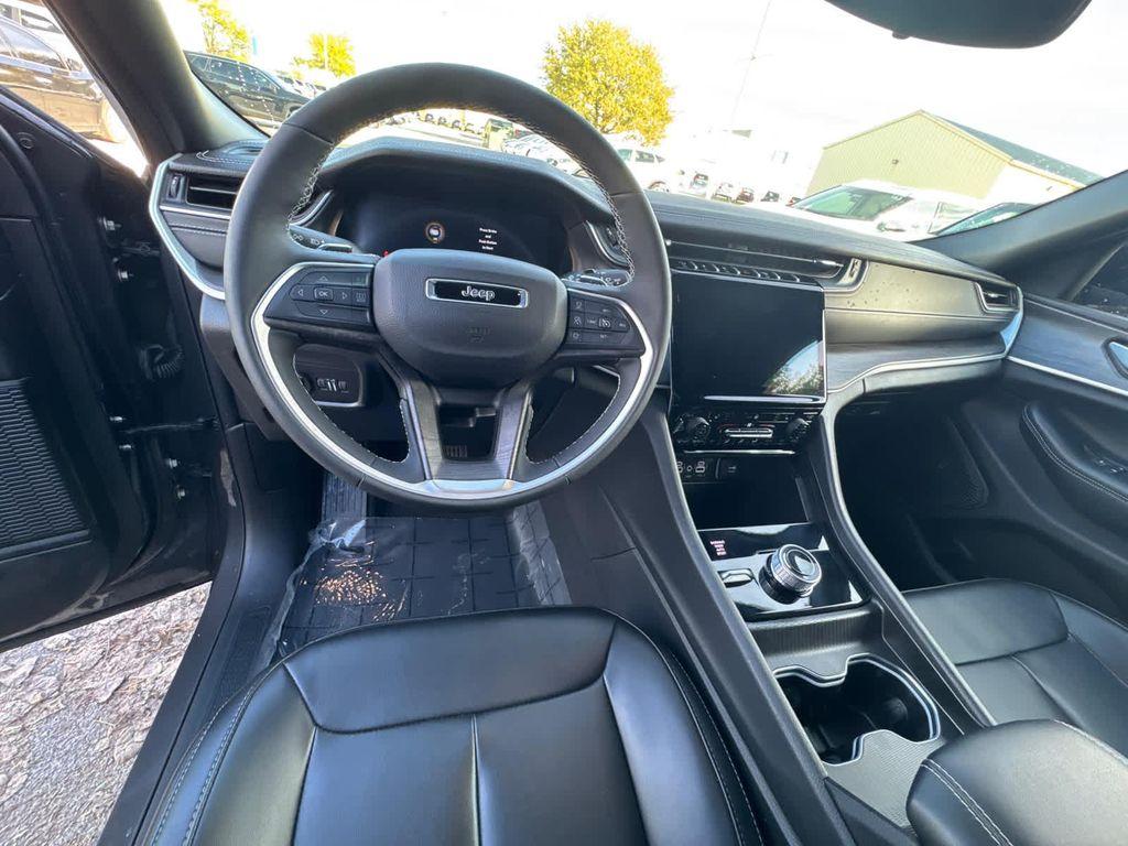 used 2025 Jeep Grand Cherokee car, priced at $39,999