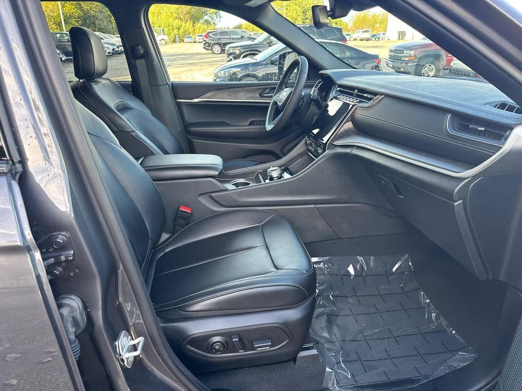 used 2025 Jeep Grand Cherokee car, priced at $39,999