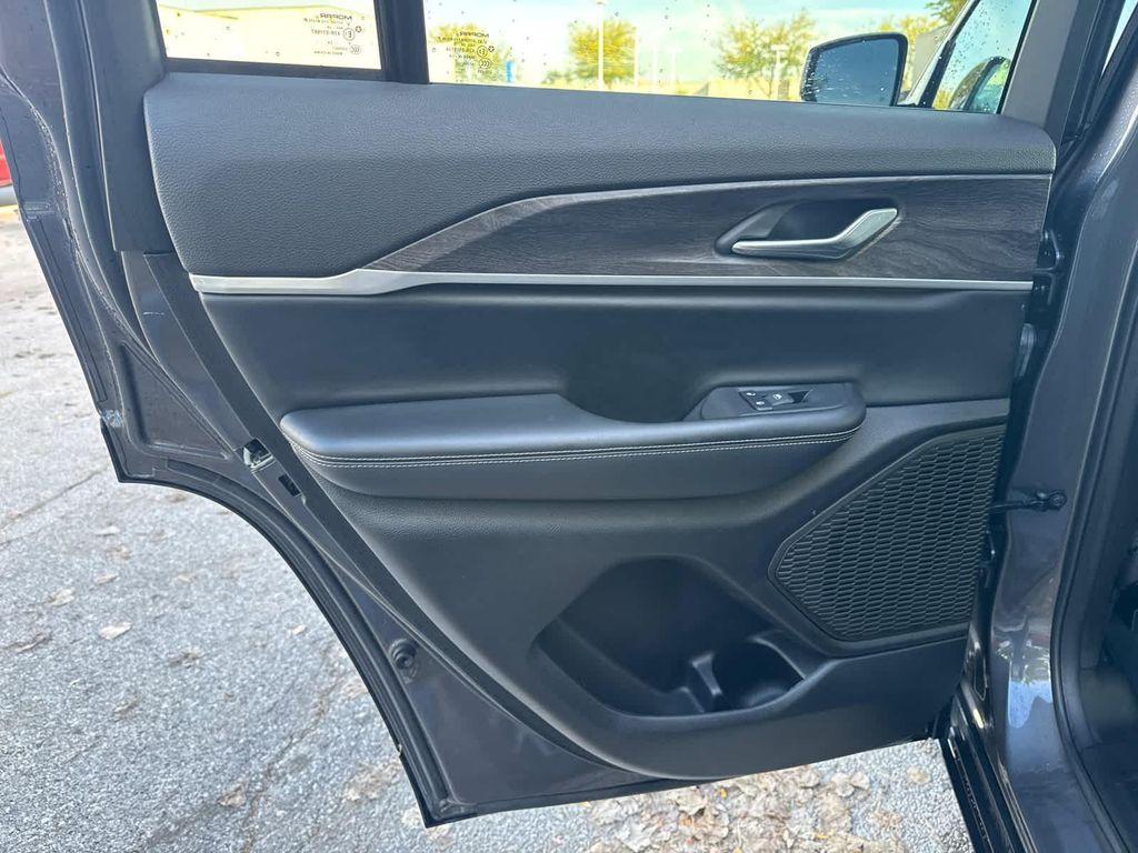 used 2025 Jeep Grand Cherokee car, priced at $39,999