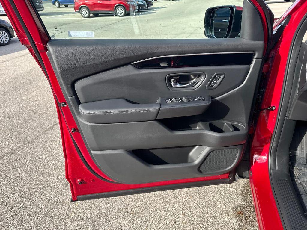 new 2025 Honda Pilot car, priced at $47,550