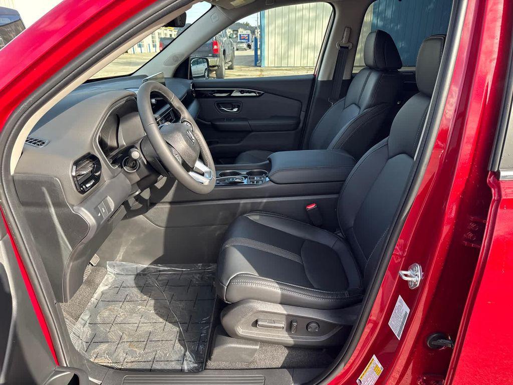 new 2025 Honda Pilot car, priced at $47,550