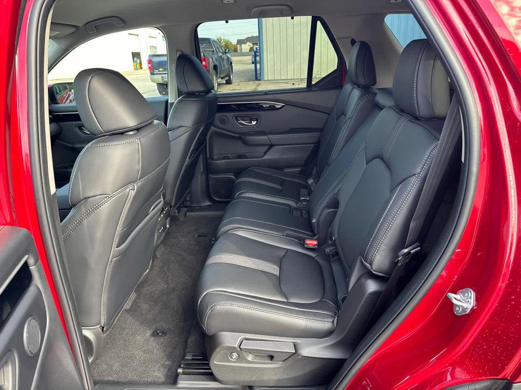 new 2025 Honda Pilot car, priced at $47,550