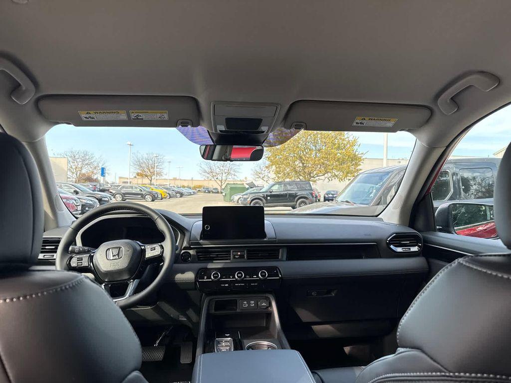 new 2025 Honda Pilot car, priced at $47,550