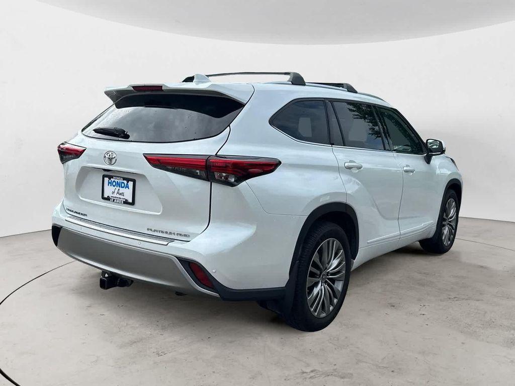 used 2022 Toyota Highlander car, priced at $37,999