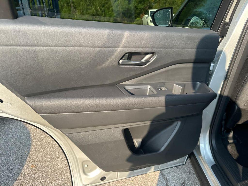 new 2025 Nissan Pathfinder car, priced at $40,572