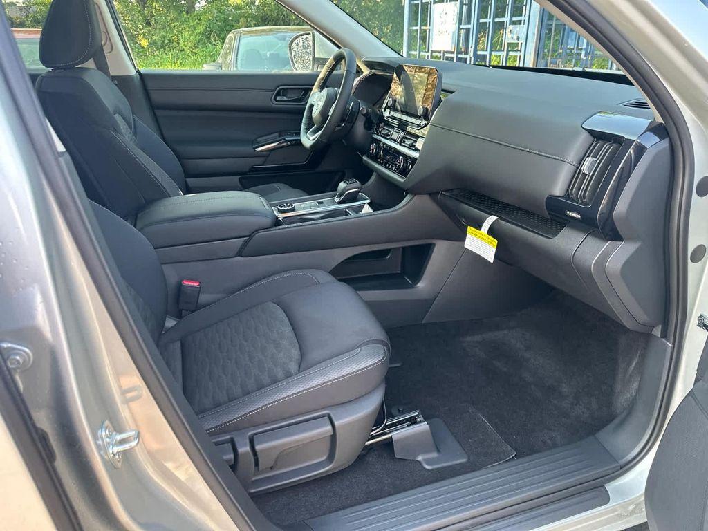 new 2025 Nissan Pathfinder car, priced at $40,572