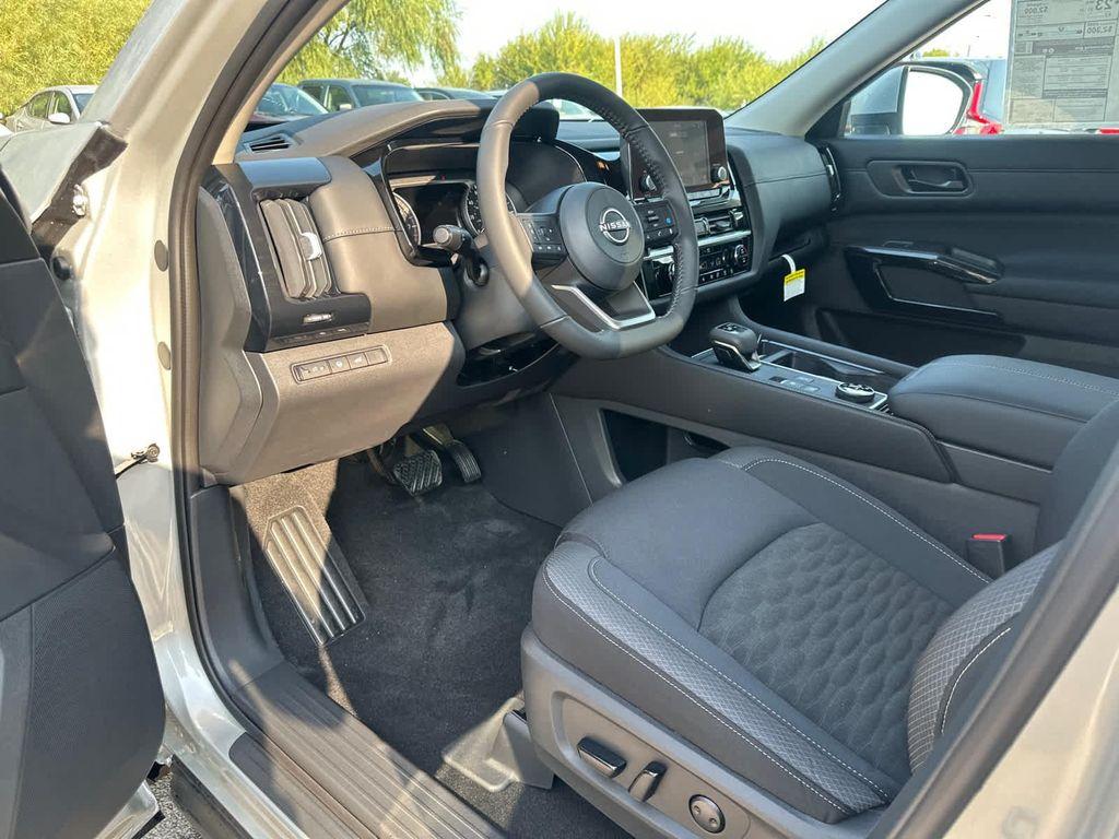 new 2025 Nissan Pathfinder car, priced at $40,572