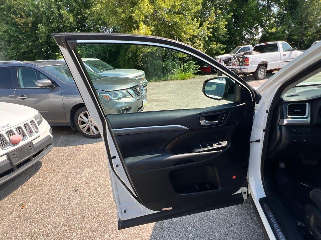 used 2018 Toyota Highlander car, priced at $27,999